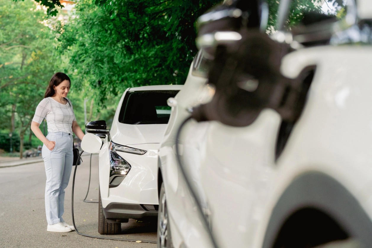 Acheter voiture hybride ou électrique